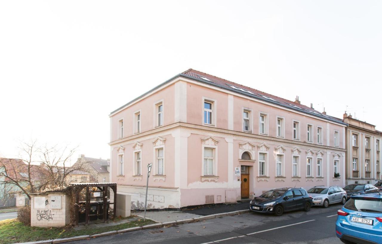 Jane'S Attic Apartment Praga Esterno foto